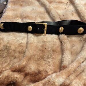 Elegant black wool belt with 9 lions heads
Great belt!